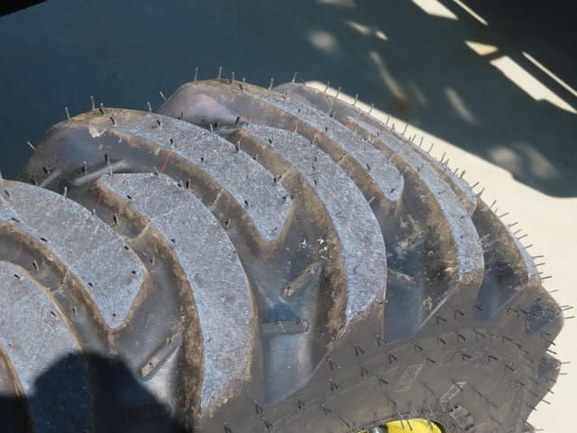 Image of John Deere 3038E equipment image 4