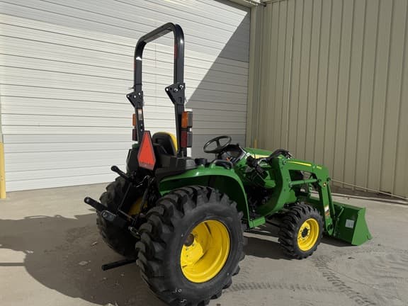 Image of John Deere 3038E equipment image 4