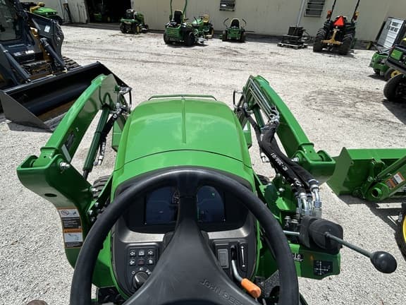 Image of John Deere 3038E equipment image 4