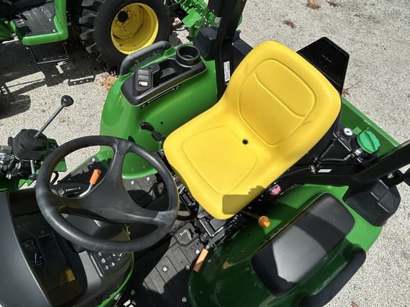 Image of John Deere 3038E equipment image 3