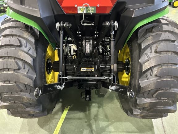 Image of John Deere 3038E equipment image 4