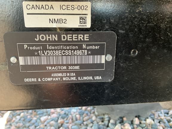 Image of John Deere 3038E equipment image 3