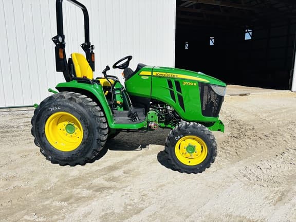 Image of John Deere 3039R equipment image 1
