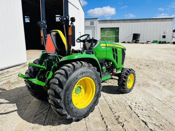 Image of John Deere 3039R equipment image 4