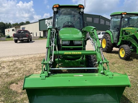 Image of John Deere 3039R equipment image 1