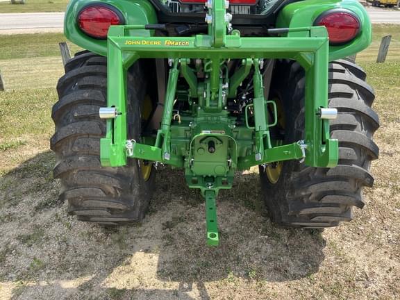 Image of John Deere 3039R equipment image 4