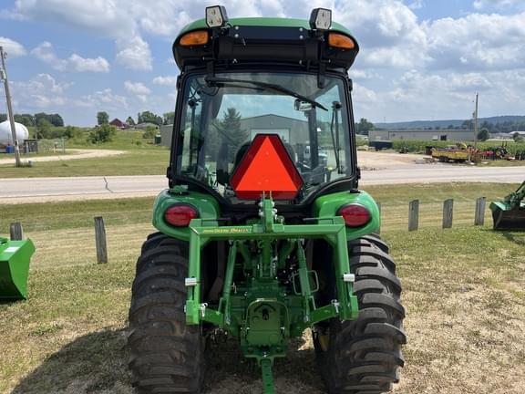 Image of John Deere 3039R equipment image 3