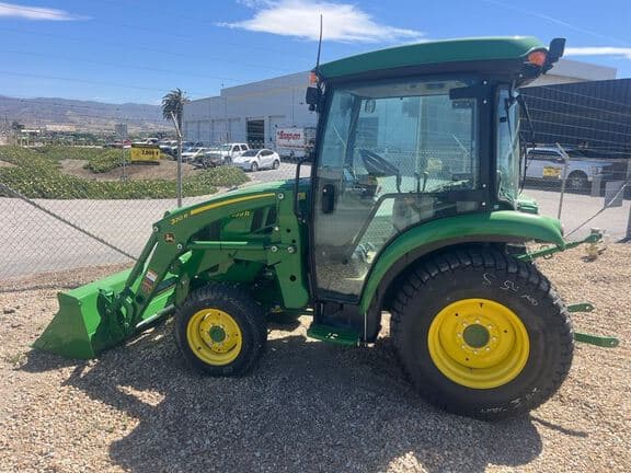 Image of John Deere 3039R equipment image 1