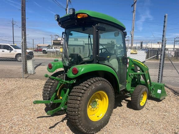 Image of John Deere 3039R equipment image 4