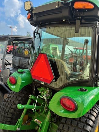 Image of John Deere 3039R equipment image 1