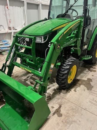 Image of John Deere 3039R equipment image 2