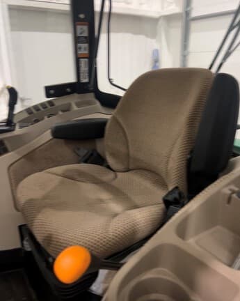 Image of John Deere 3039R equipment image 4