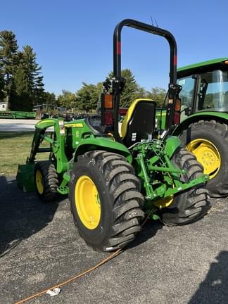 Image of John Deere 3039R equipment image 4