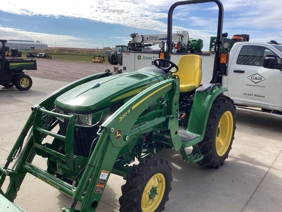 Image of John Deere 3039R equipment image 1