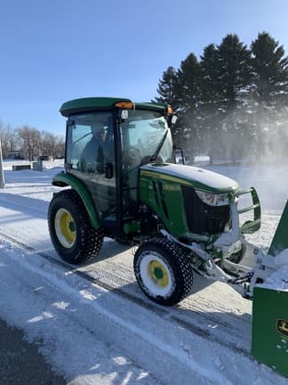 Image of John Deere 3046R Image 1