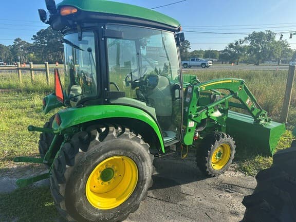 Image of John Deere 3046R equipment image 3