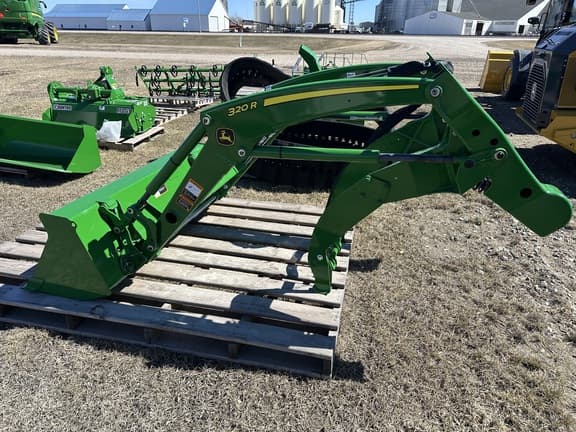 Image of John Deere 3046R equipment image 1