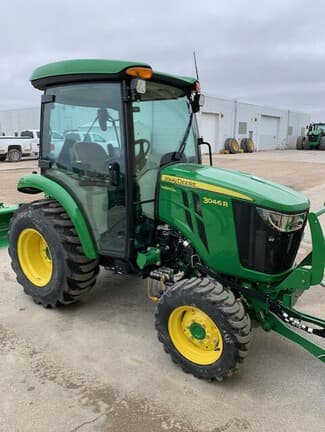 Image of John Deere 3046R equipment image 2
