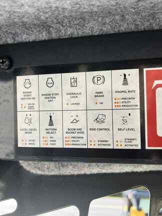 Image of John Deere 320G equipment image 4