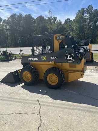 Image of John Deere 320G equipment image 3