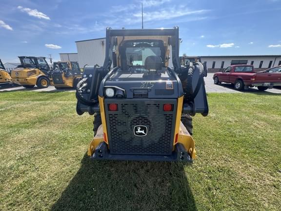 Image of John Deere 324G equipment image 3