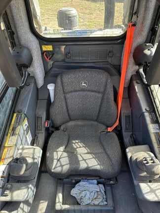 Image of John Deere 324G equipment image 2