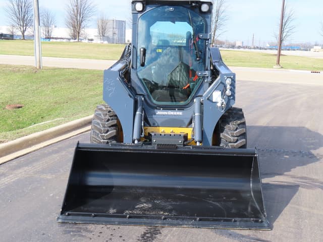 Image of John Deere 324G equipment image 4