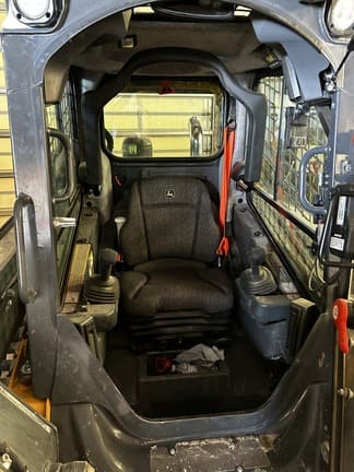 Image of John Deere 325G equipment image 4