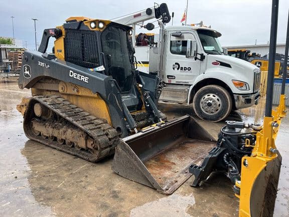 Image of John Deere 335P equipment image 4