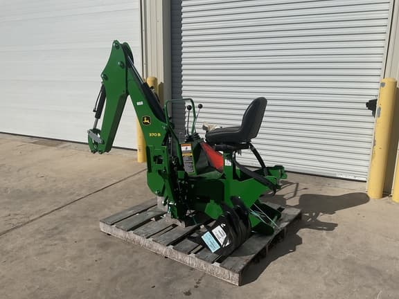 Image of John Deere 370B equipment image 2