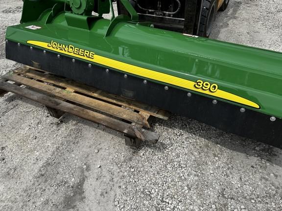 Image of John Deere 390 equipment image 2