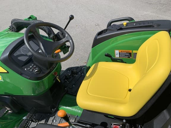 Image of John Deere 4044M equipment image 4