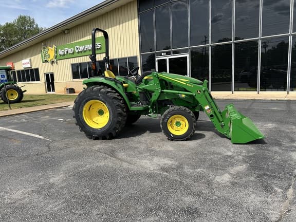 Image of John Deere 4044M equipment image 3
