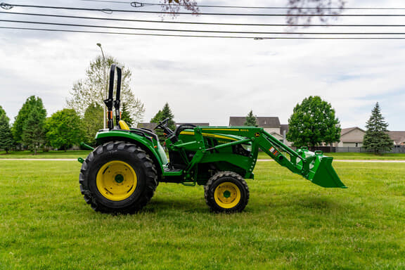 Image of John Deere 4044M equipment image 3