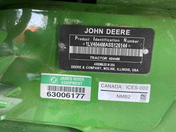 Image of John Deere 4044M equipment image 4