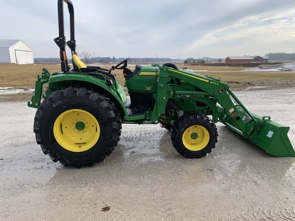 Image of John Deere 4044R equipment image 1