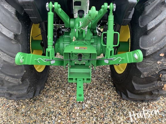 Image of John Deere 4052M equipment image 4