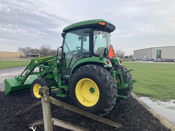 Image of John Deere 4052R equipment image 4