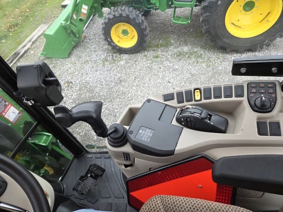 Image of John Deere 4052R equipment image 3