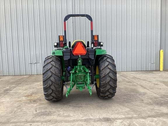 Image of John Deere 4066M equipment image 3