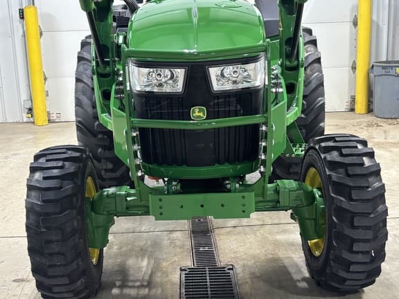 Image of John Deere 4066M equipment image 4