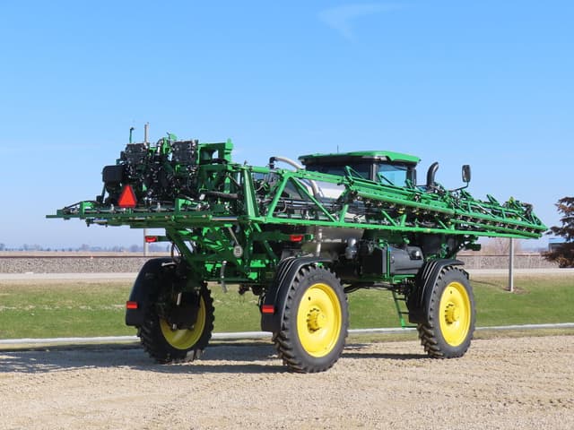 Image of John Deere 410R equipment image 4