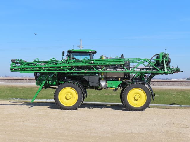 Image of John Deere 410R equipment image 1