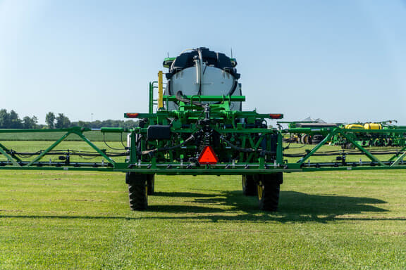 Image of John Deere 412R equipment image 4