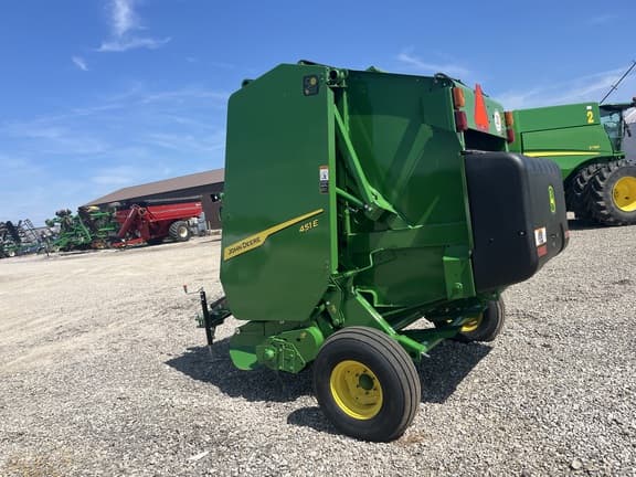 Image of John Deere 451E equipment image 2