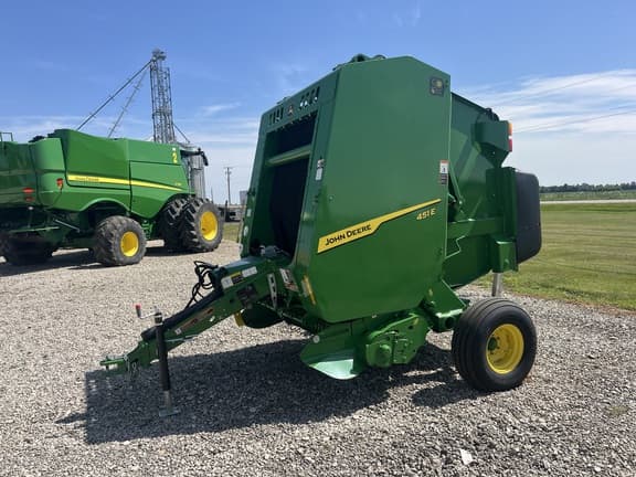 Image of John Deere 451E equipment image 1