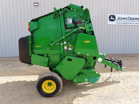 Image of John Deere 451E equipment image 2