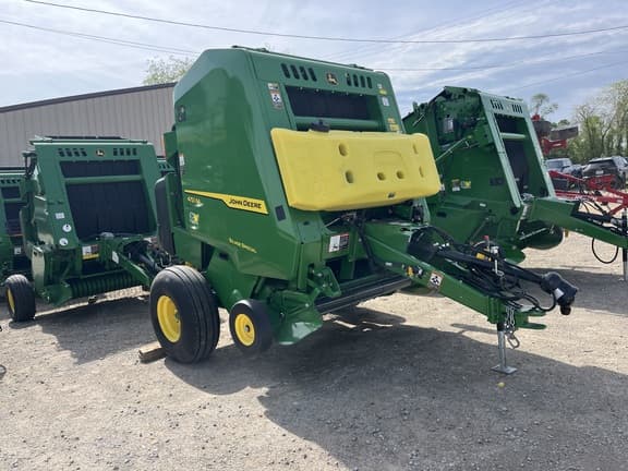 Image of John Deere 451M equipment image 1