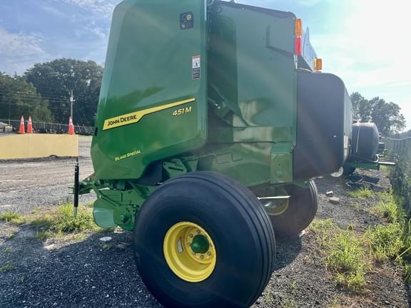 Image of John Deere 451M equipment image 4