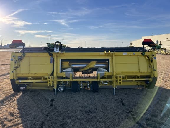 Image of John Deere 46R equipment image 4